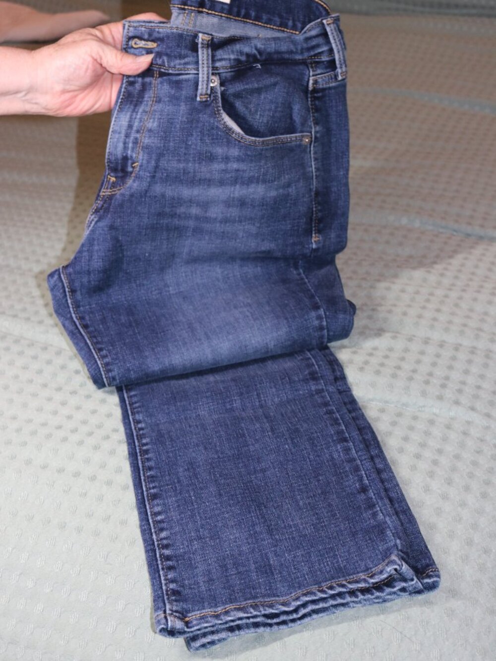 Levis women's 505 straight jean, size 29. New.